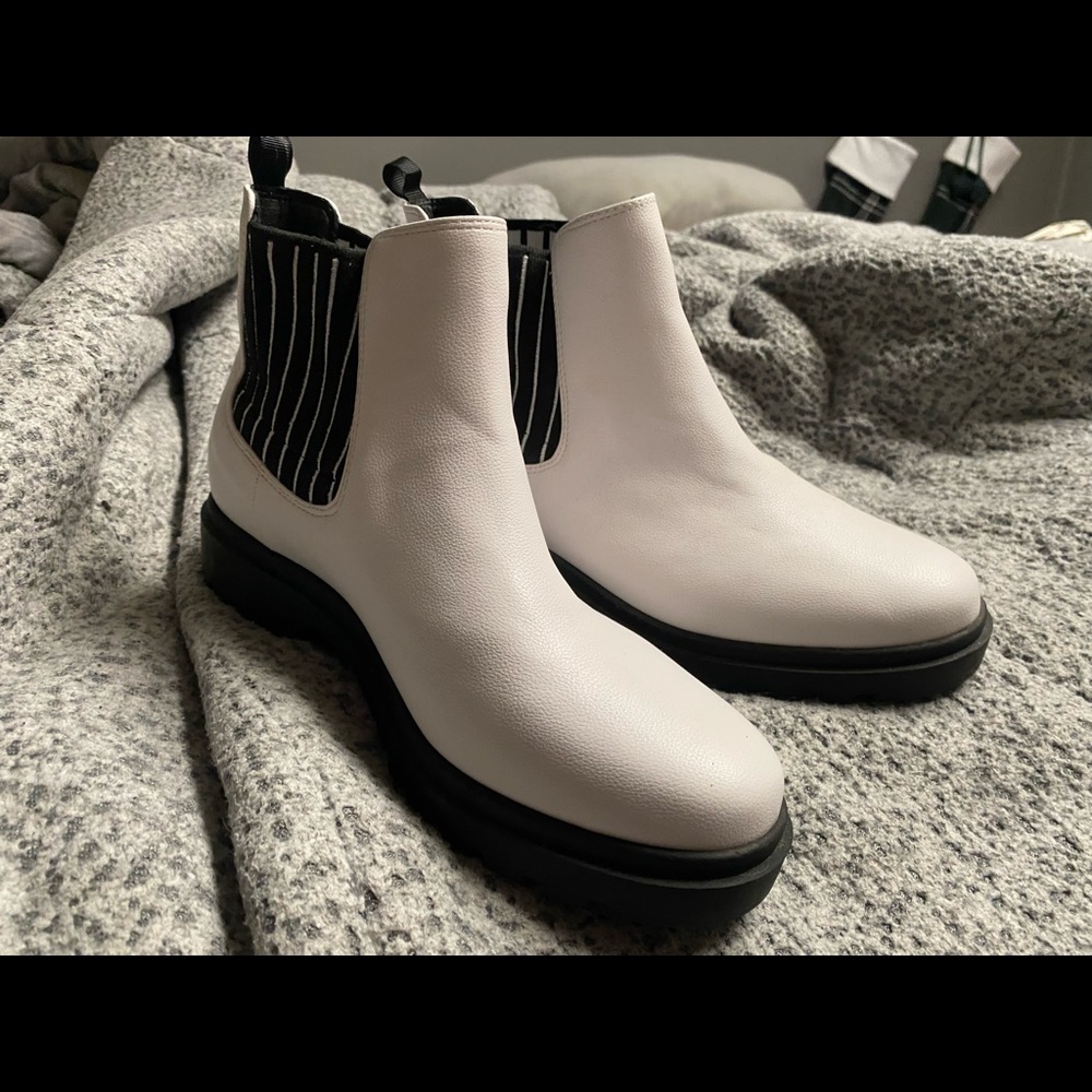 Mix no.6 white booties! never worn outside!!